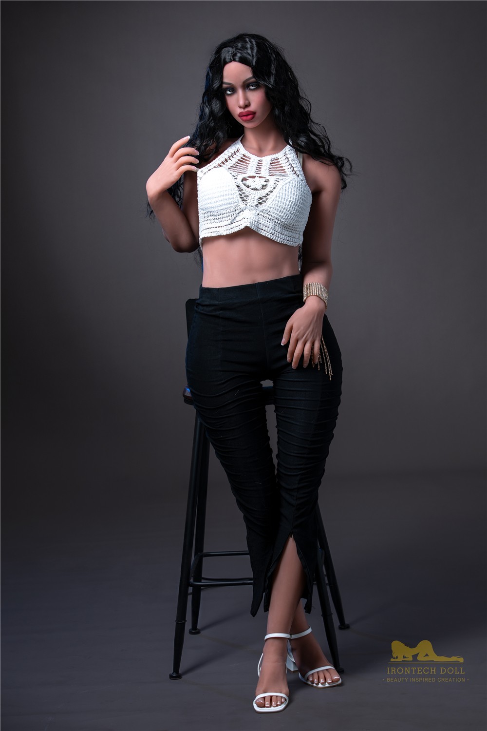 Poupée sexuelle TPE noire Lola 171 cm