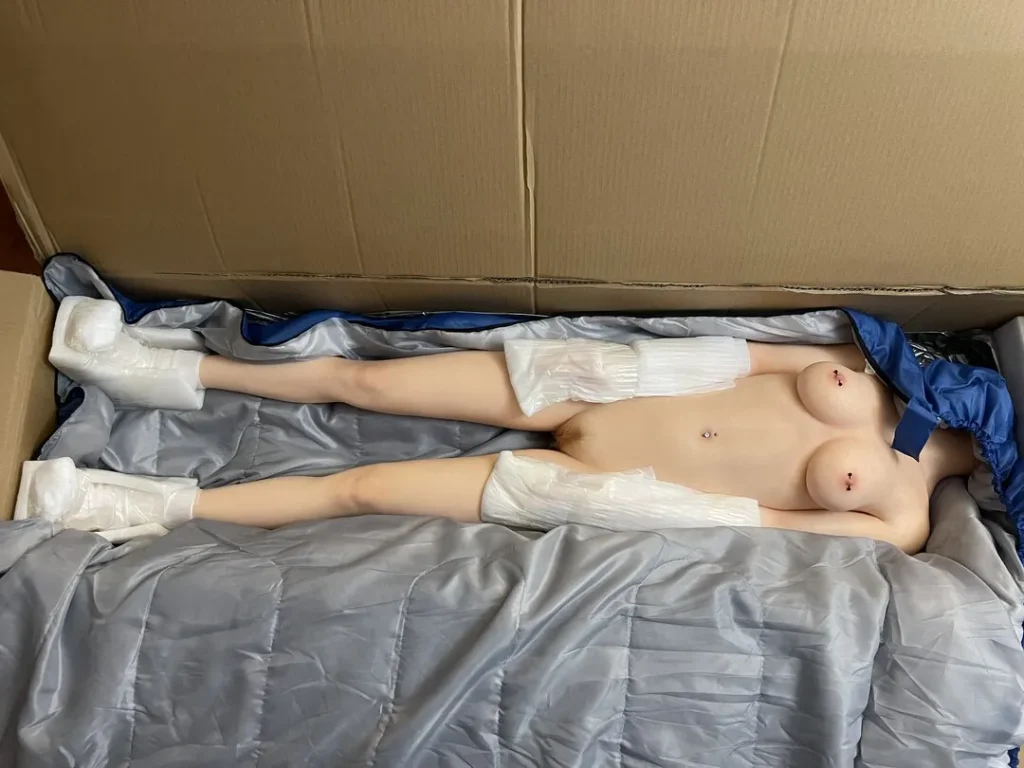 Irontech Doll revue de poupée sexuelle - 169cm S44 Molly - Corps