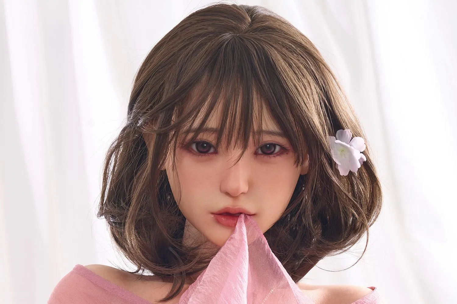 mignonne poupée sexuelle asiatique
